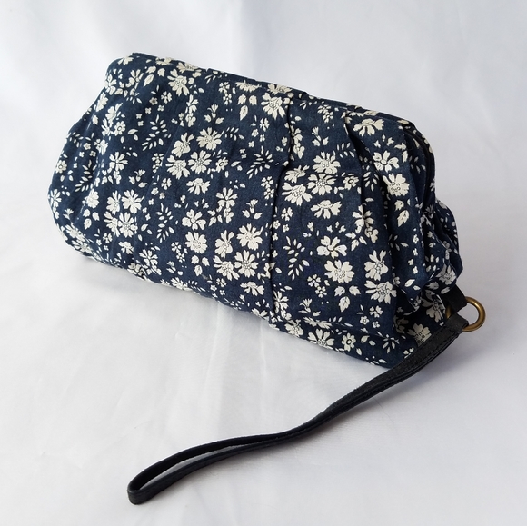 J. Crew Handbags - Floral J Crew wristlet